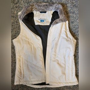 Womans Columbia vest medium